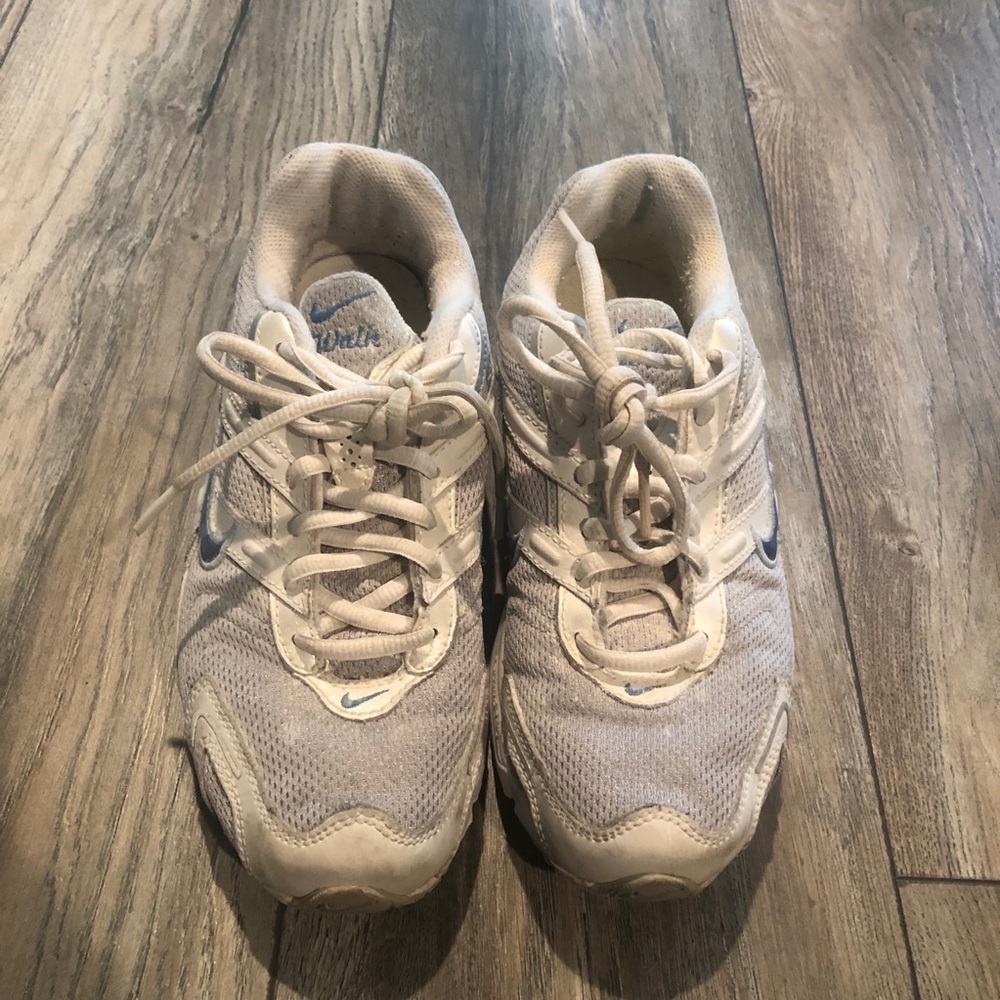 NIKE Walk Air Gymshoes